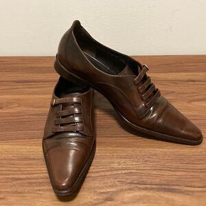 Bally Brown Leather Woman’s Flat Shoe with strap detail. Size 37.5. (7)